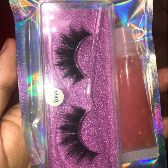 Body butter, lip scrub, and eyelashes - Picture 6 of 6